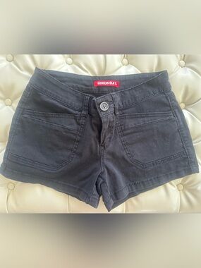 UNIONBAY Black Women’s cotton Shorts. size 3 like new, button pockets